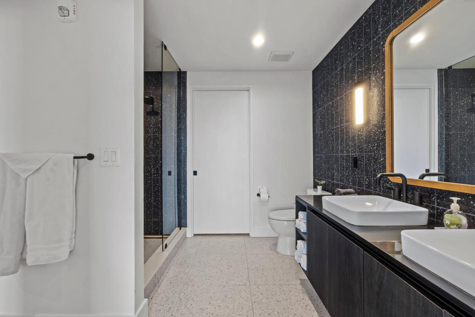 Modern 1br On Rainey St With Pool And Views Holiday home Austin