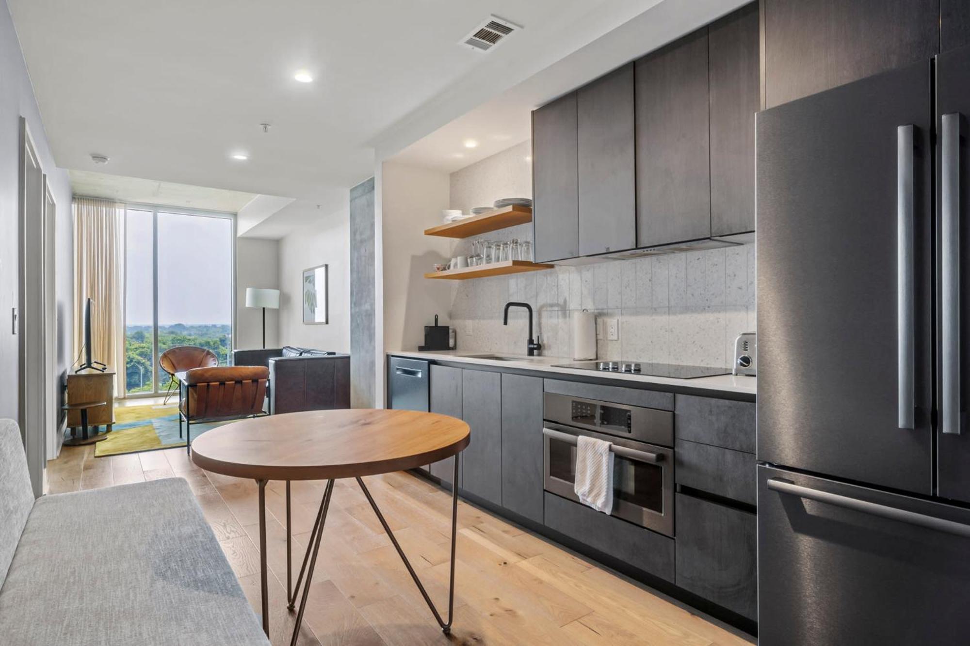 Modern 1br On Rainey St With Pool And Views Austin