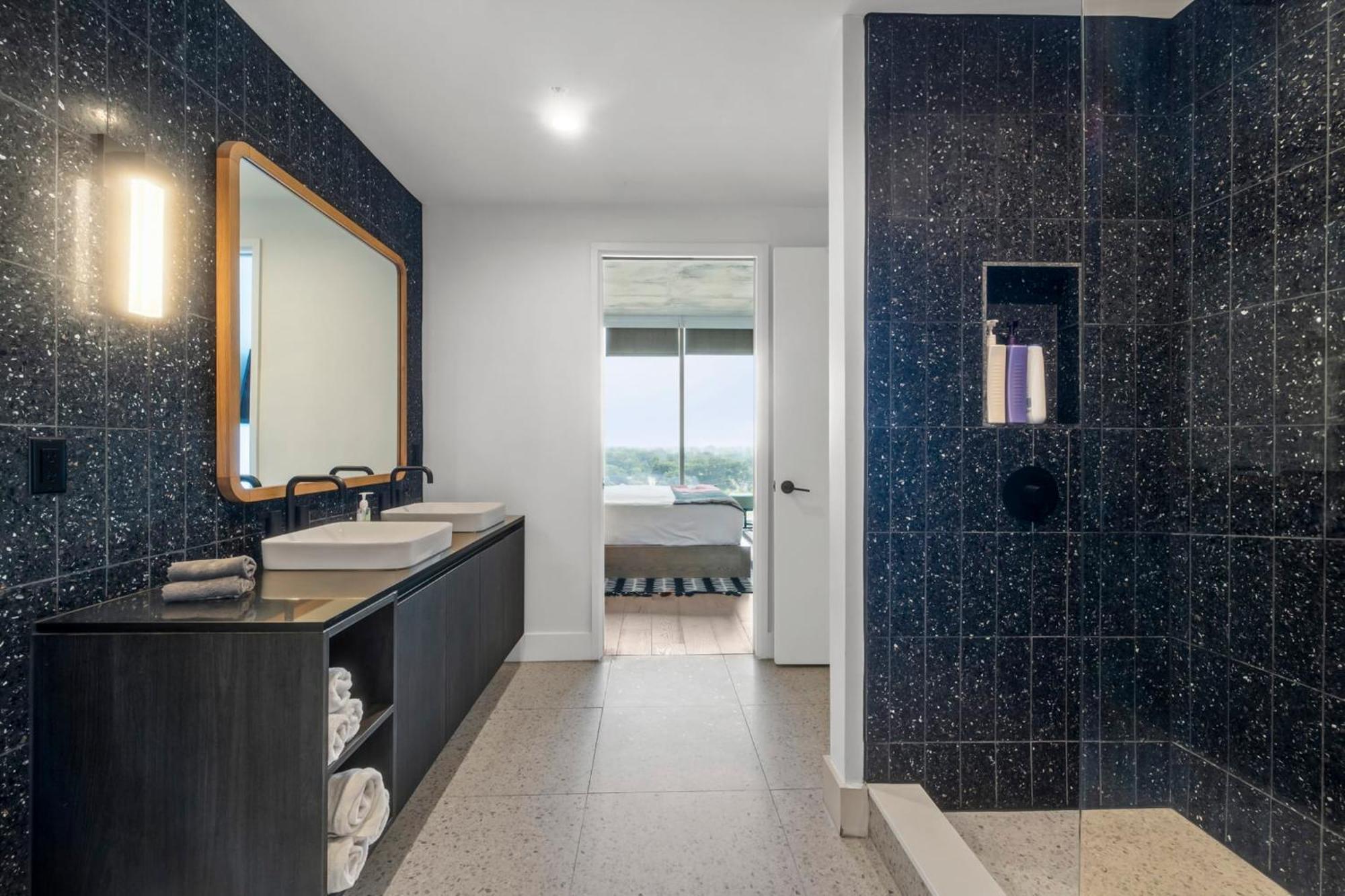 Modern 1br On Rainey St With Pool And Views Austin