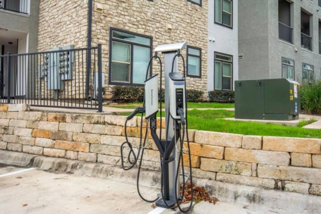 Modern 2br 2b With Pool Parking & Wifi Apartment Austin