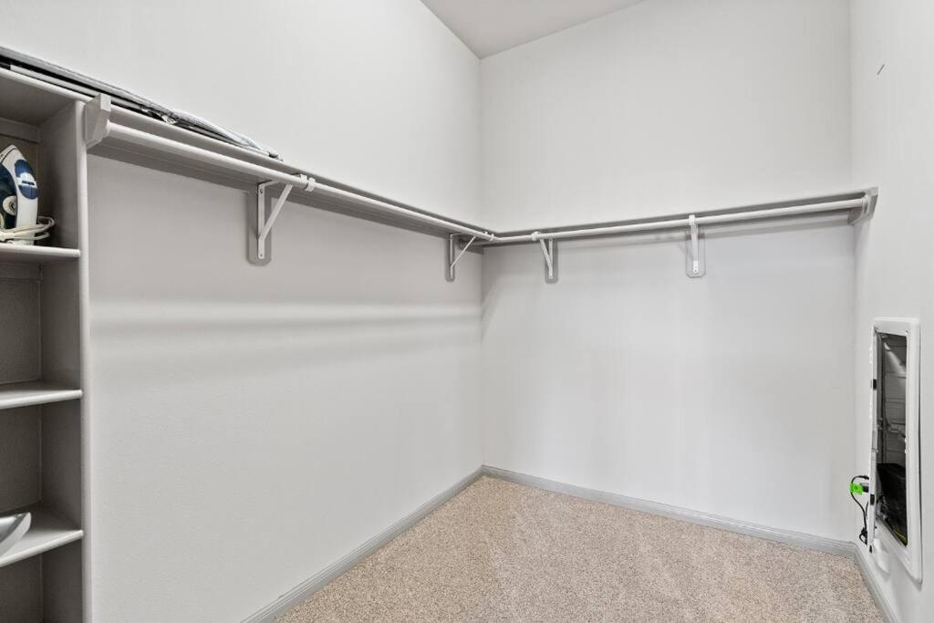 Apartment Modern 2br 2b With Pool Parking & Wifi Austin