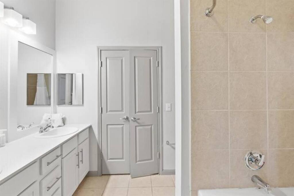 Modern 2br 2b With Pool Parking & Wifi Apartment Austin