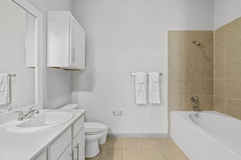 Luxury 2br 2b With Pool & Free Parking
