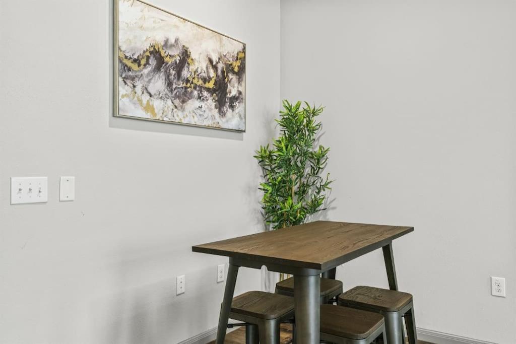Apartment Luxury 2br 2b With Pool & Free Parking