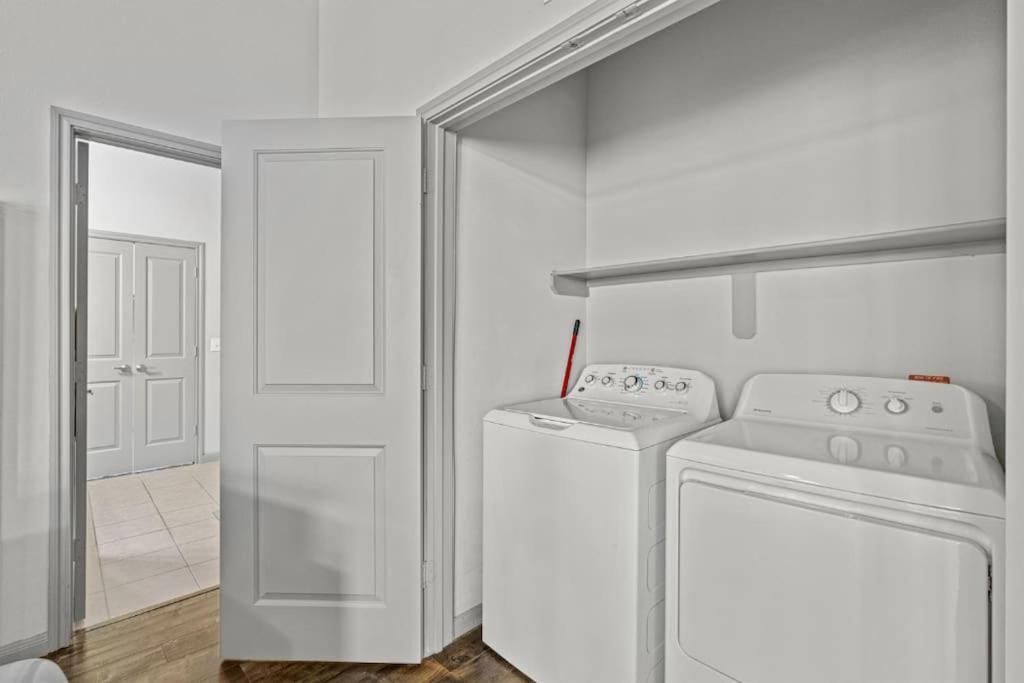 Apartment Luxury 2br 2b With Pool & Free Parking