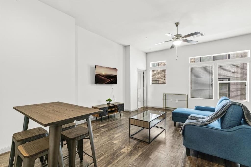 Luxury 2br 2b With Pool & Free Parking Apartment *