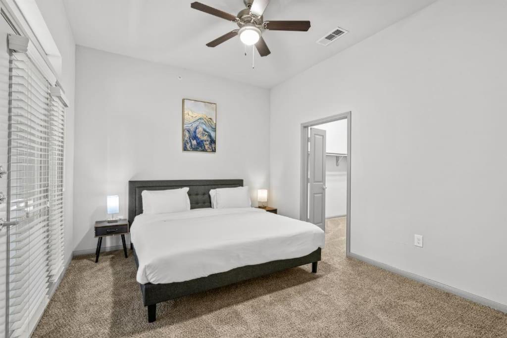 Luxury 2br 2b With Pool & Free Parking * Austin