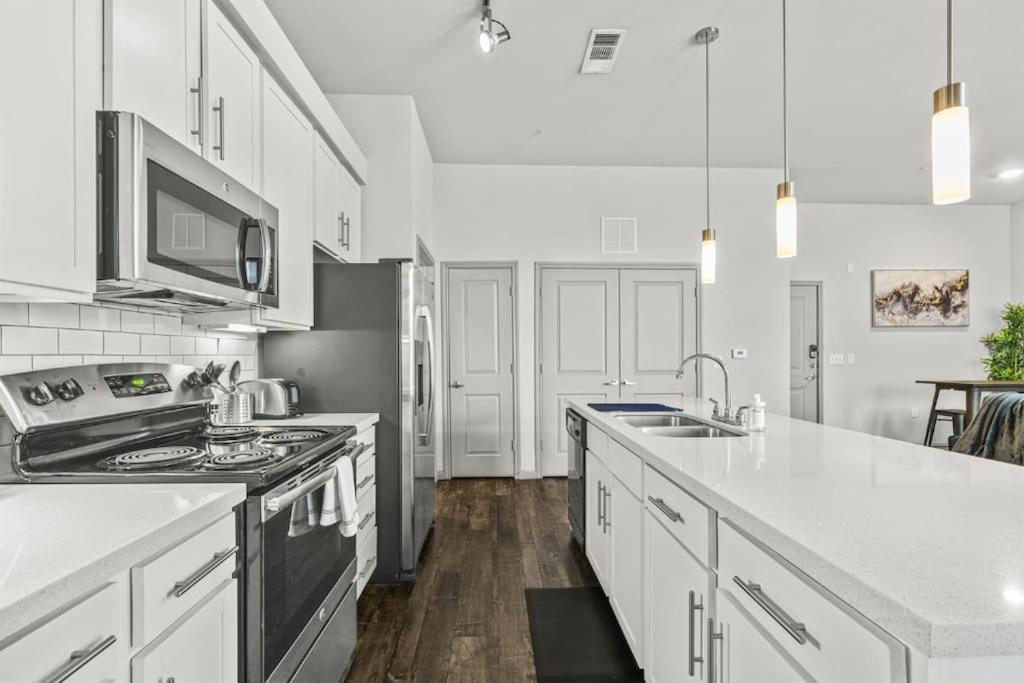 Luxury 2br 2b With Pool & Free Parking *