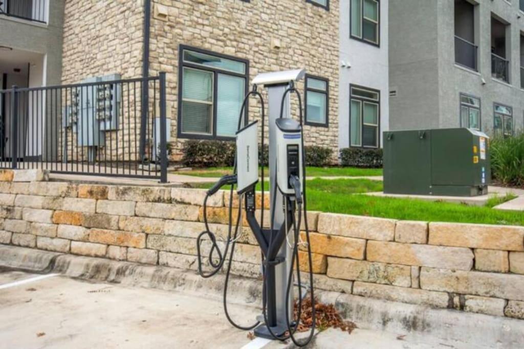 Luxury 2br 2b With Pool & Free Parking