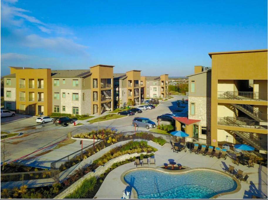 Apartment Luxury 2br 2b With Pool & Free Parking *