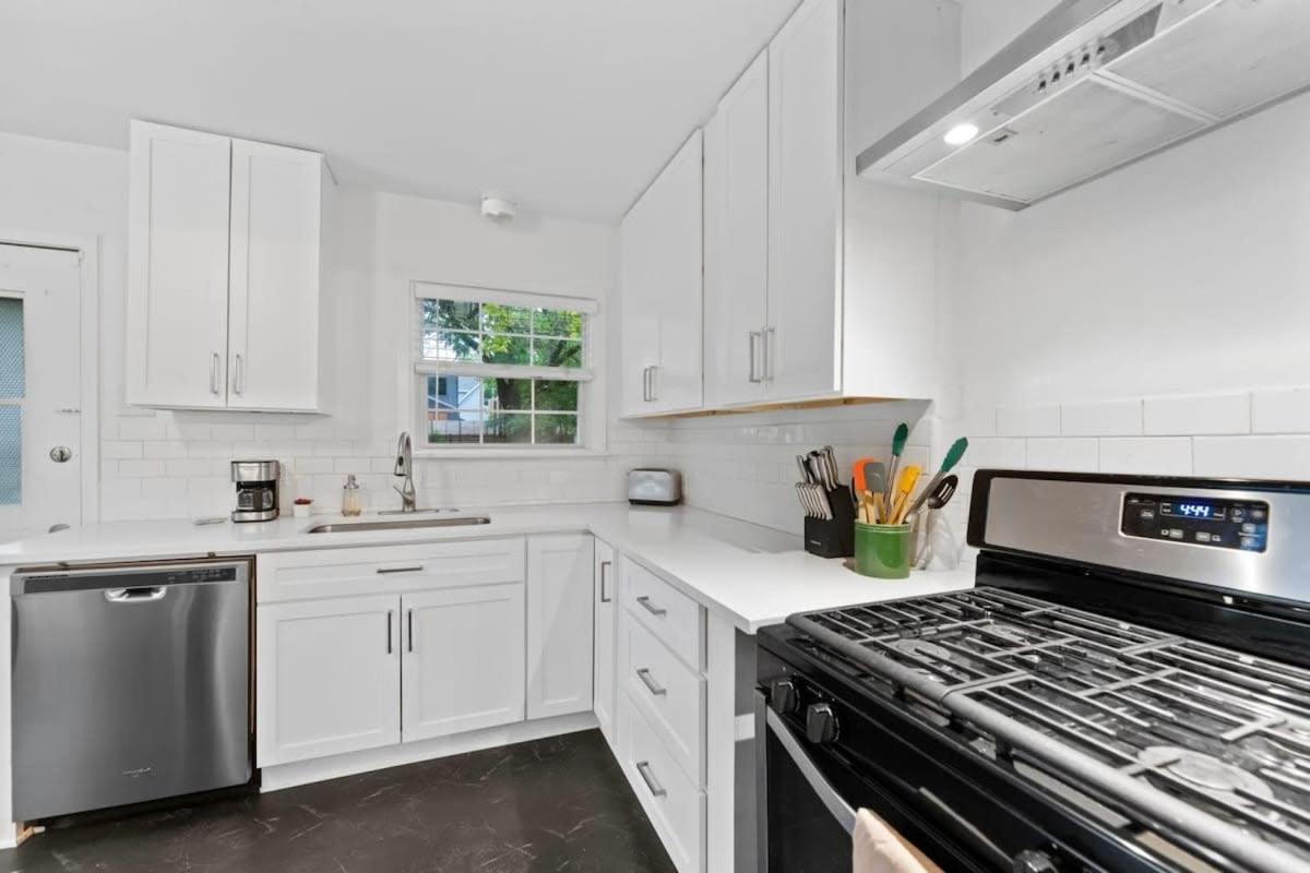 Quaint 3 Bedroom House With Huge Yard Austin