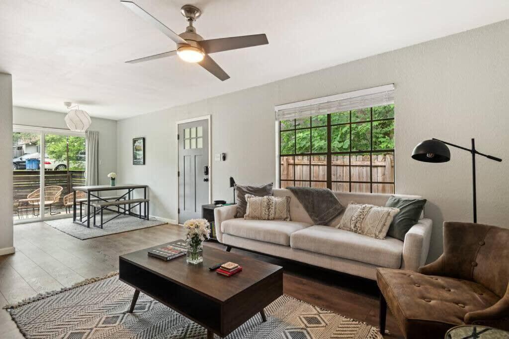Charming South 2 Bedroom * Austin