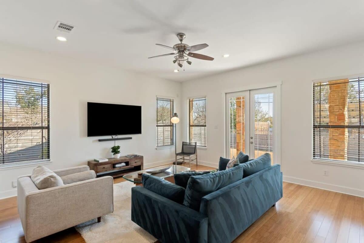 Bright Modern 3 Bedroom House In Hip East Holiday home Austin