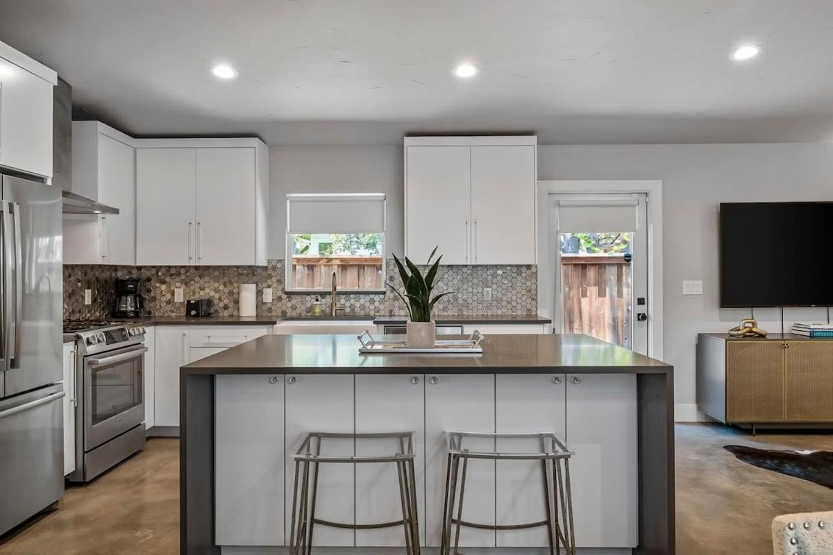 Luxury Compound In South Lamar Holiday home