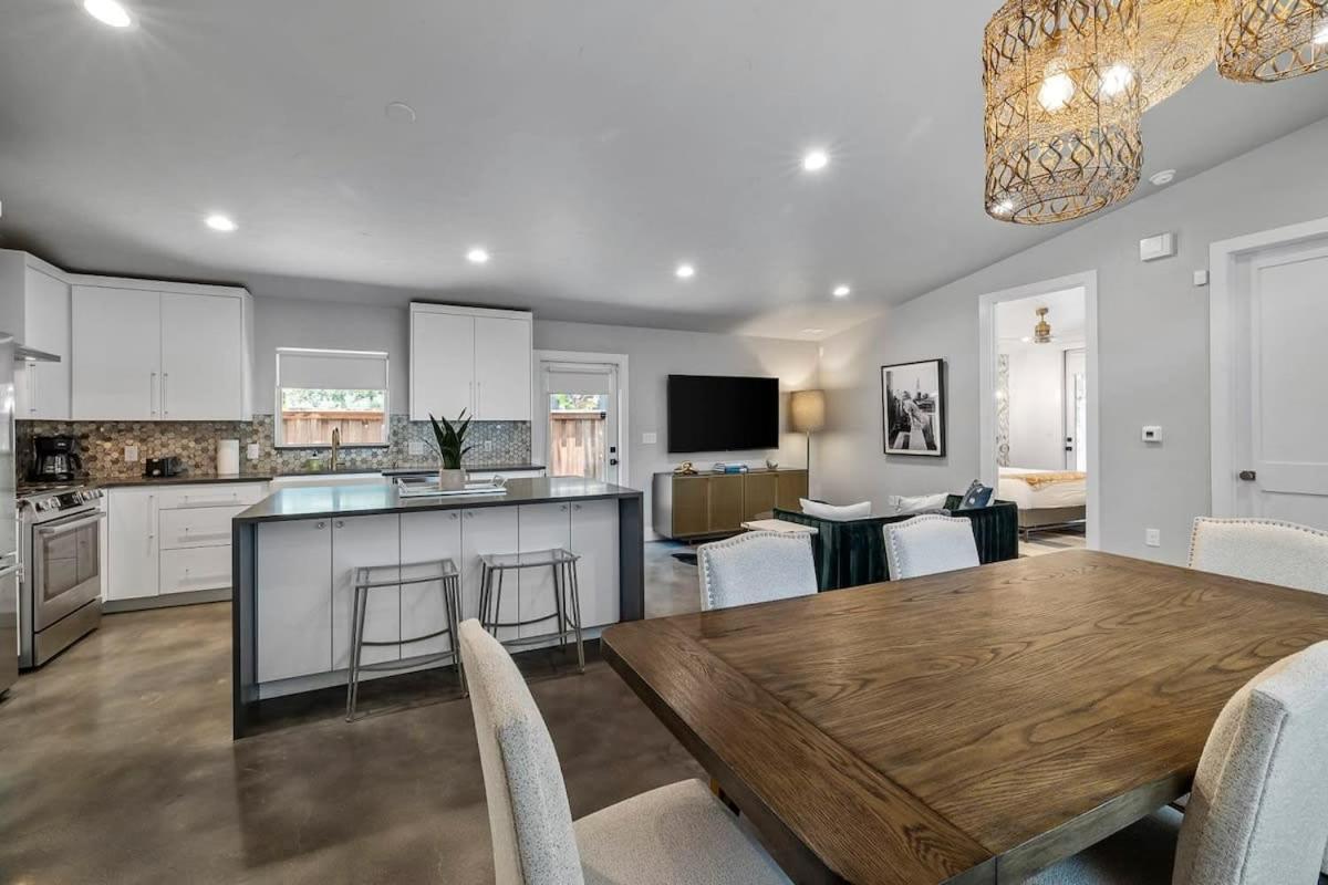 Luxury Compound In South Lamar Holiday home Austin