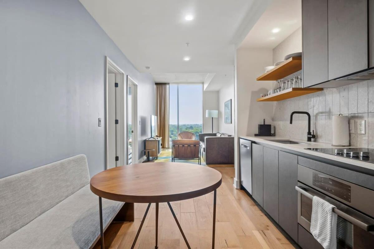 Holiday home Modern 1br On Rainey St With Pool And Views Austin