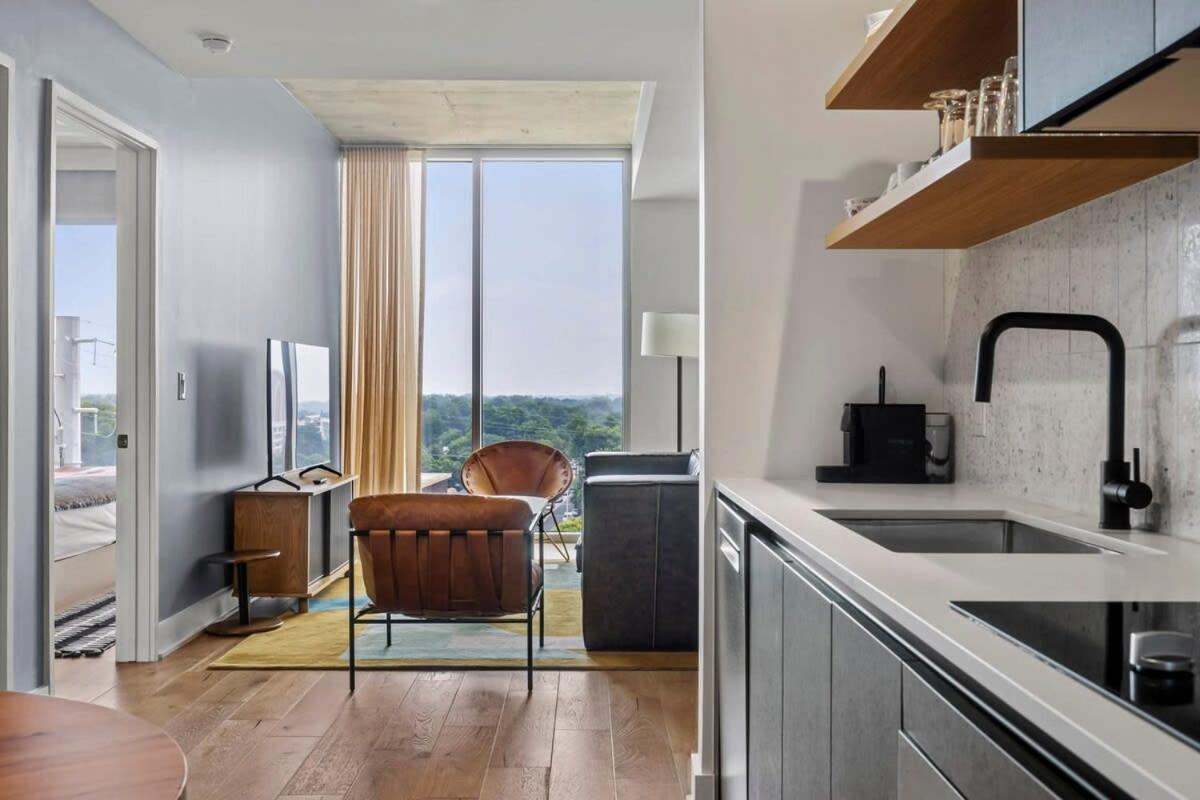 Modern 1br On Rainey St With Pool And Views Holiday home