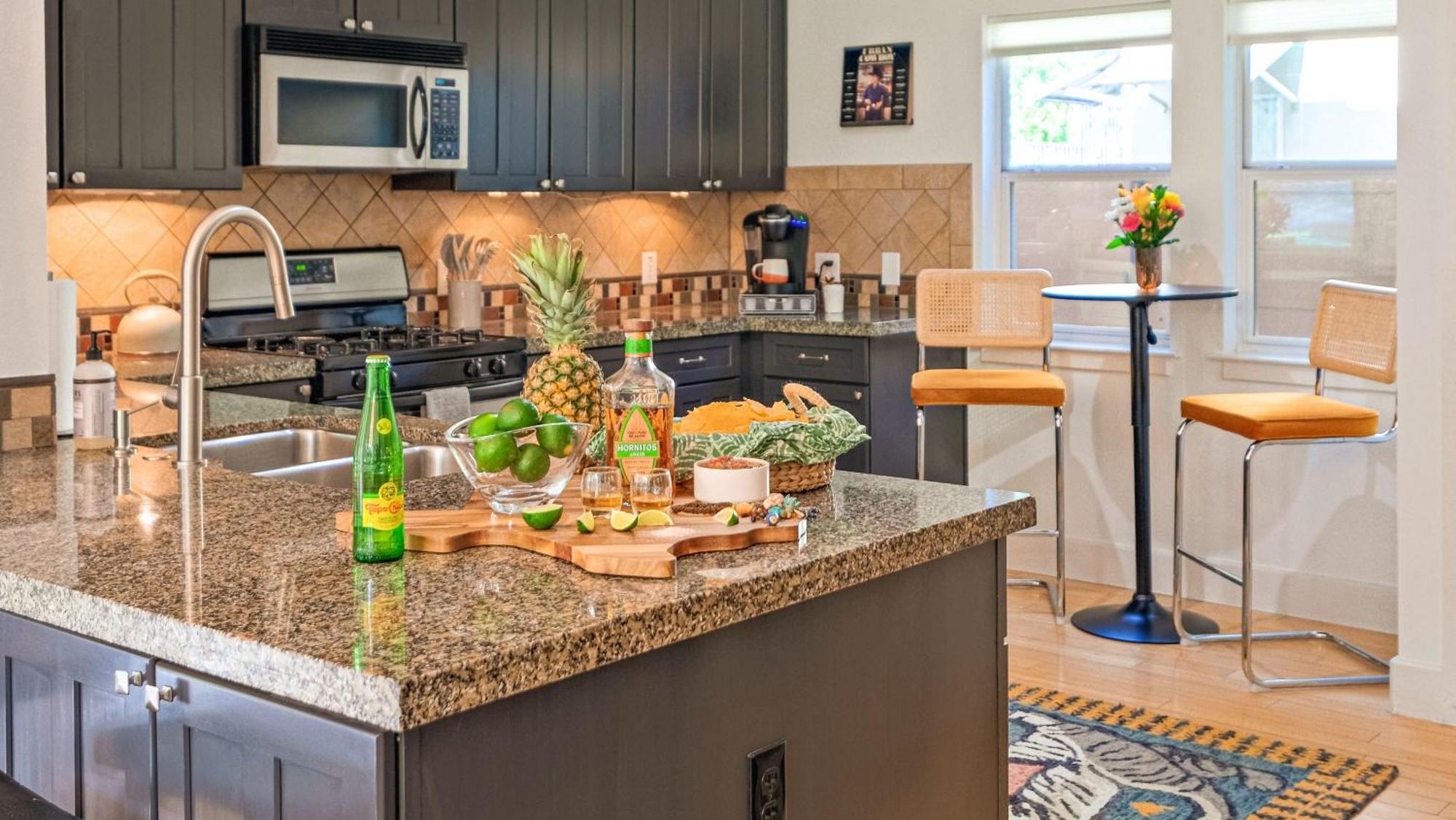Hacienda Soco - Fire Pit & 3 Min Walk To Soco Holiday home Austin