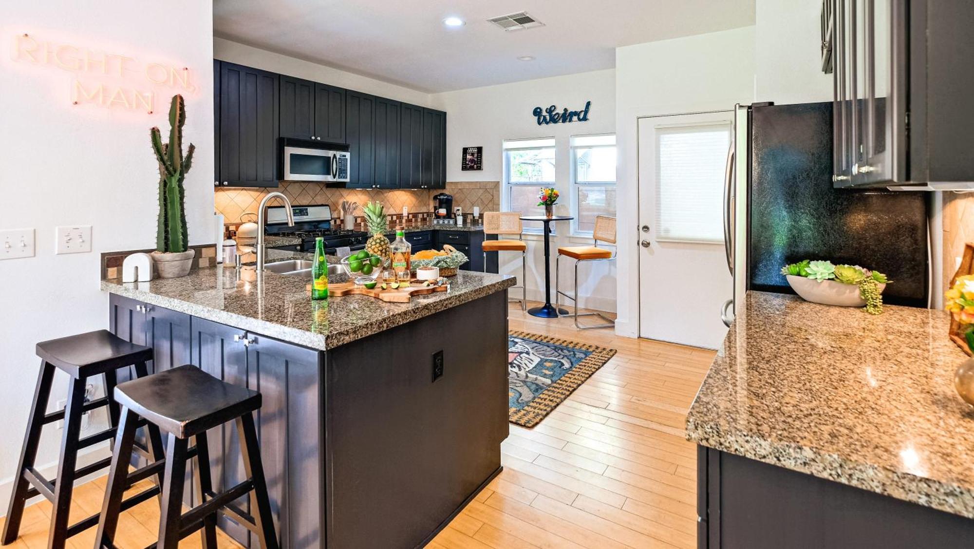 Hacienda Soco - Fire Pit & 3 Min Walk To Soco Holiday home Austin