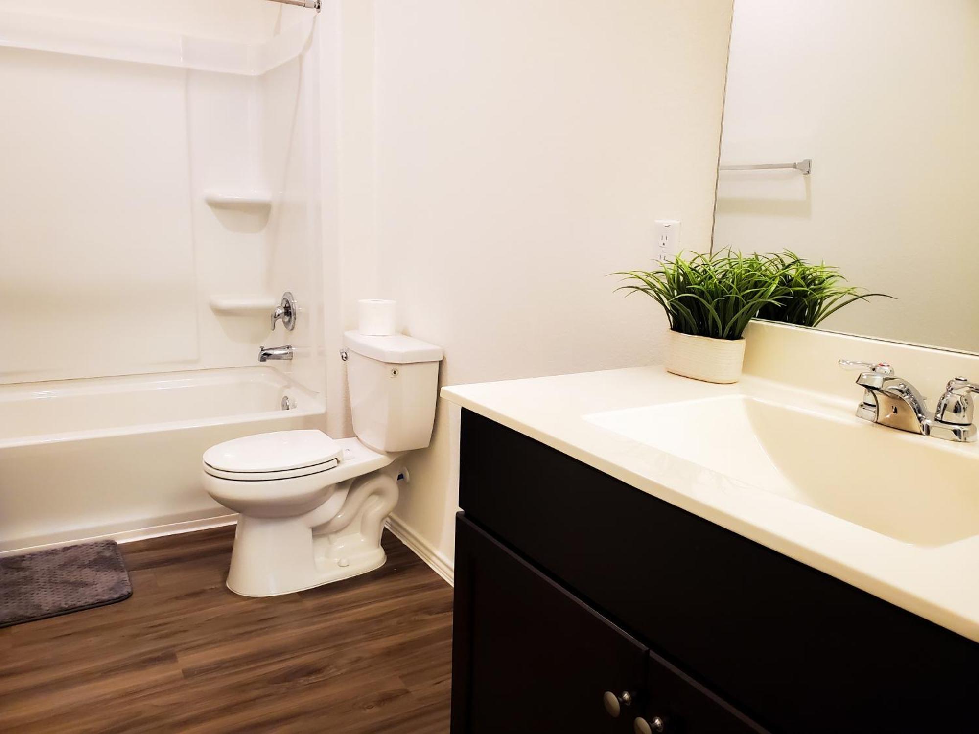 Contemporary Near Downtown & Airport Holiday home *