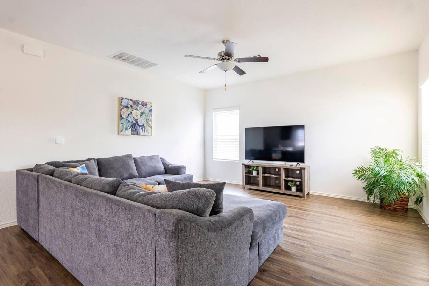 Holiday home Contemporary Near Downtown & Airport *