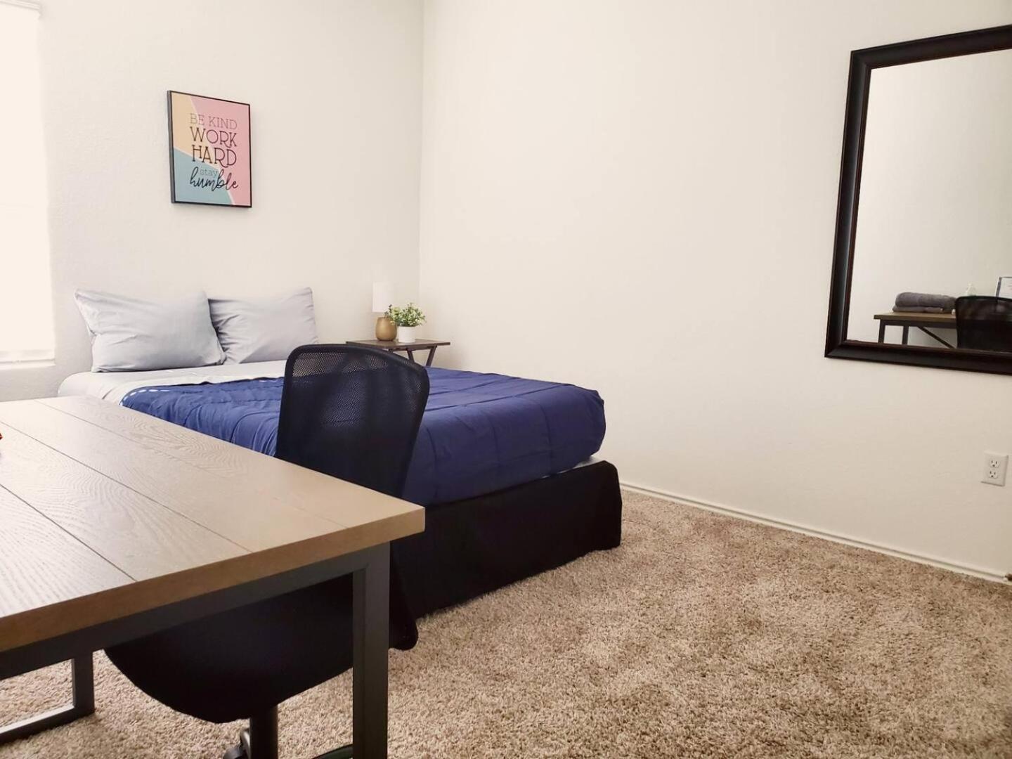Contemporary Near Downtown & Airport *