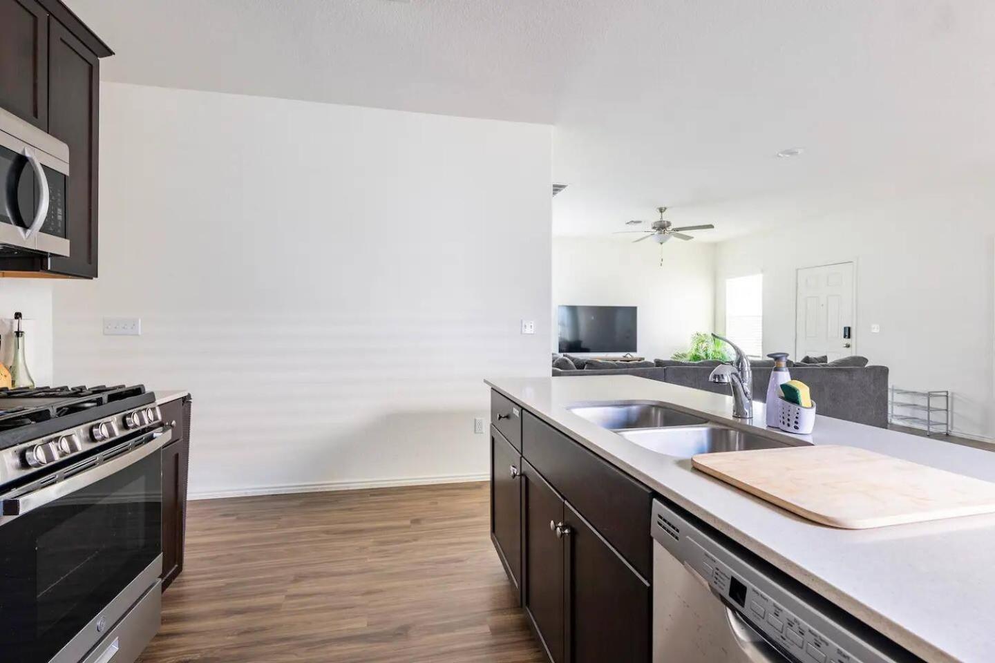 Holiday home Contemporary Near Downtown & Airport *