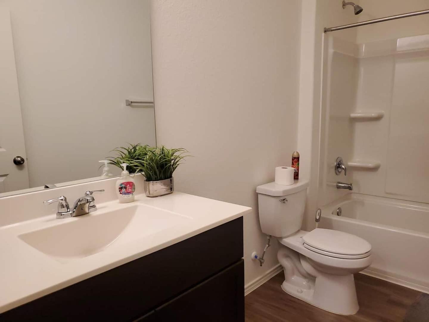 Contemporary Near Downtown & Airport * Austin