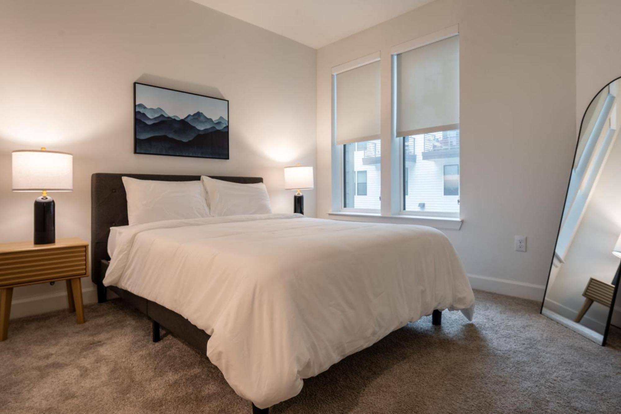 Downtown With Pool And Trail Access Apartment