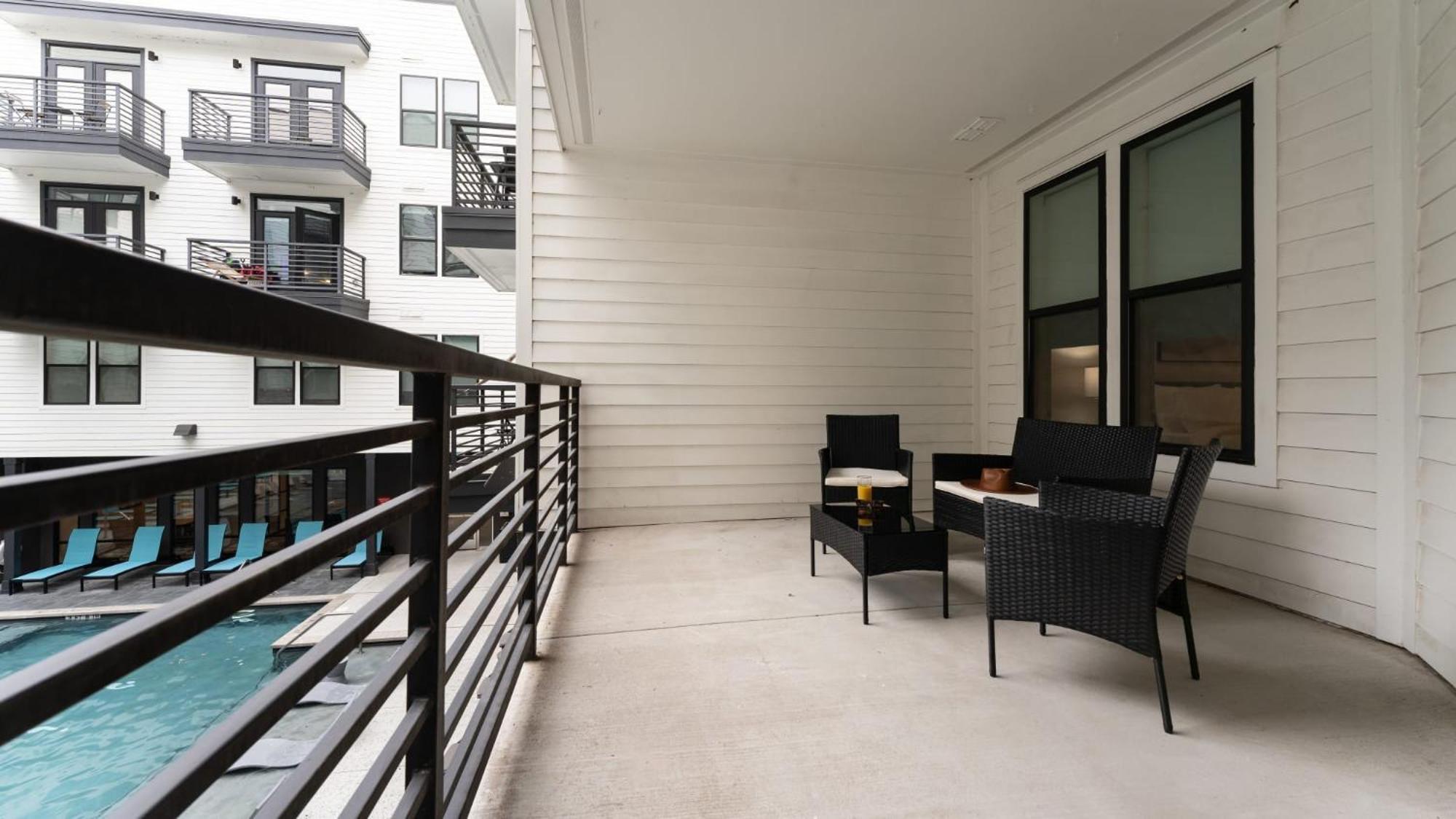 Downtown With Pool And Trail Access Apartment Austin