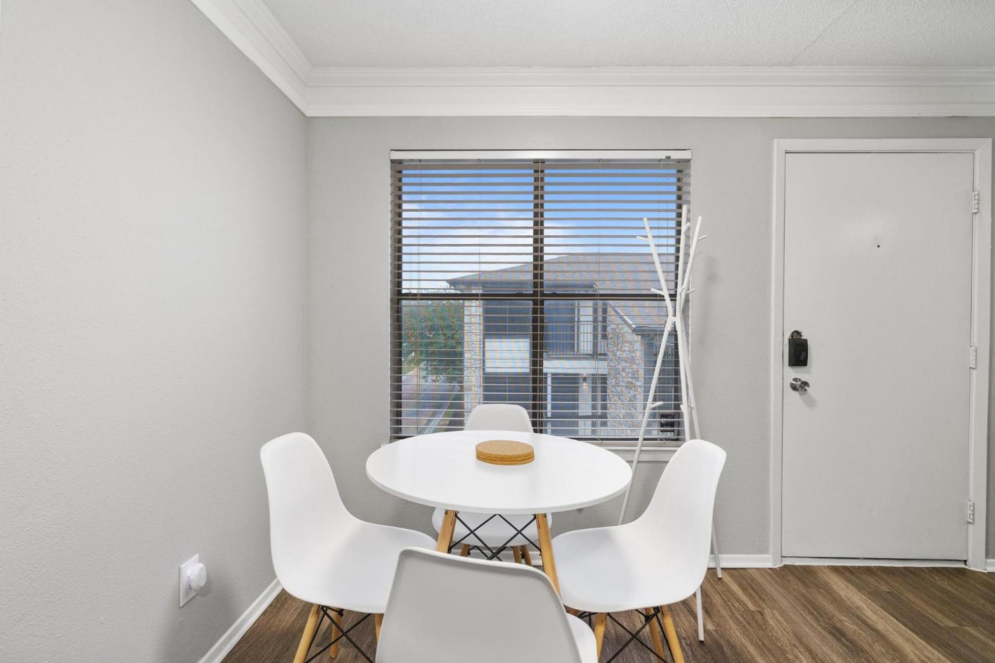 North Lamar Gem: 1br Pool Bbq Apartment Austin
