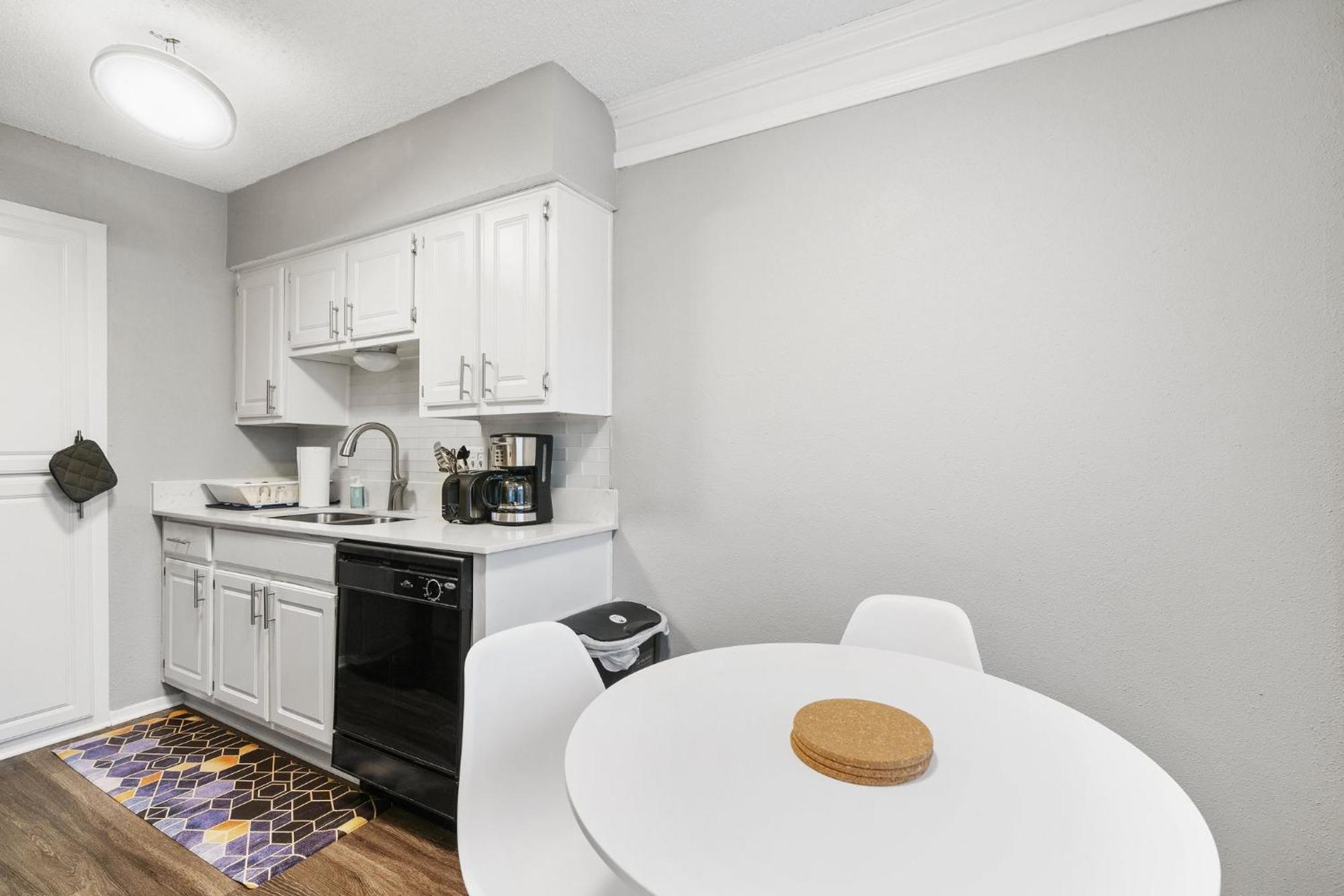 North Lamar Gem: 1br Pool Bbq * Austin