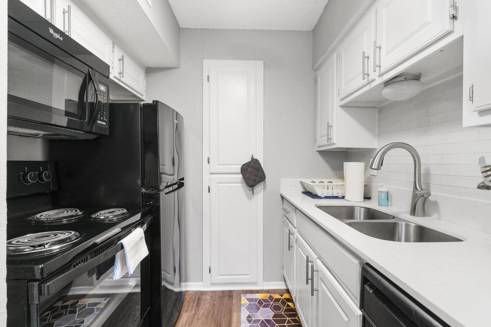 North Lamar Gem: 1br Pool Bbq Apartment Austin
