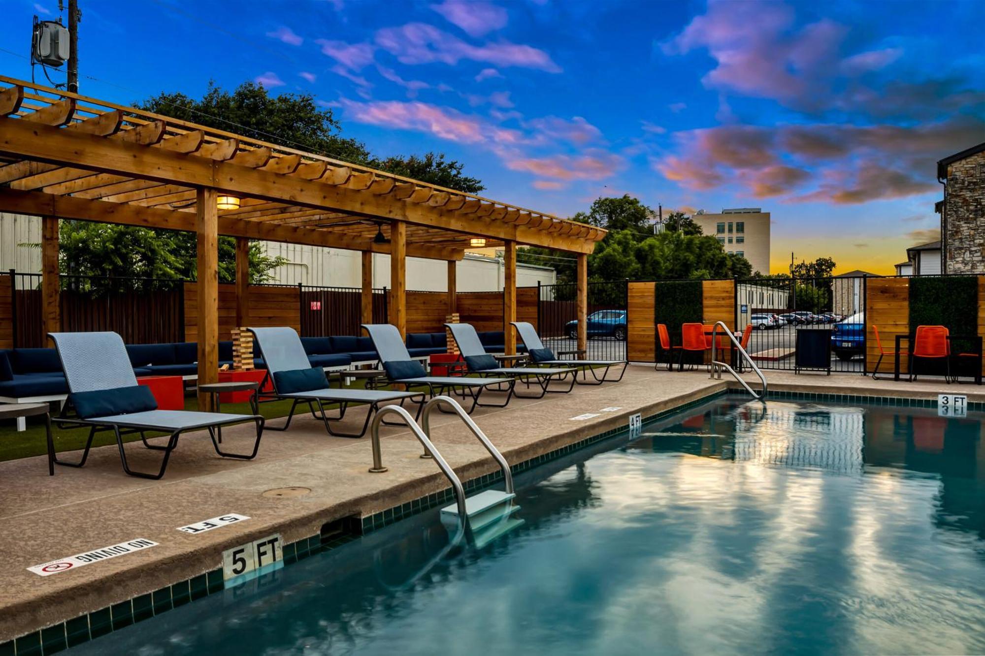 North Lamar Gem: 1br Pool Bbq * Austin