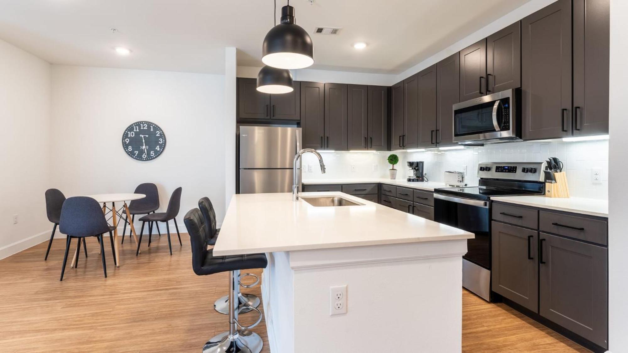 Downtown With Pool And Trail Access Apartment Austin