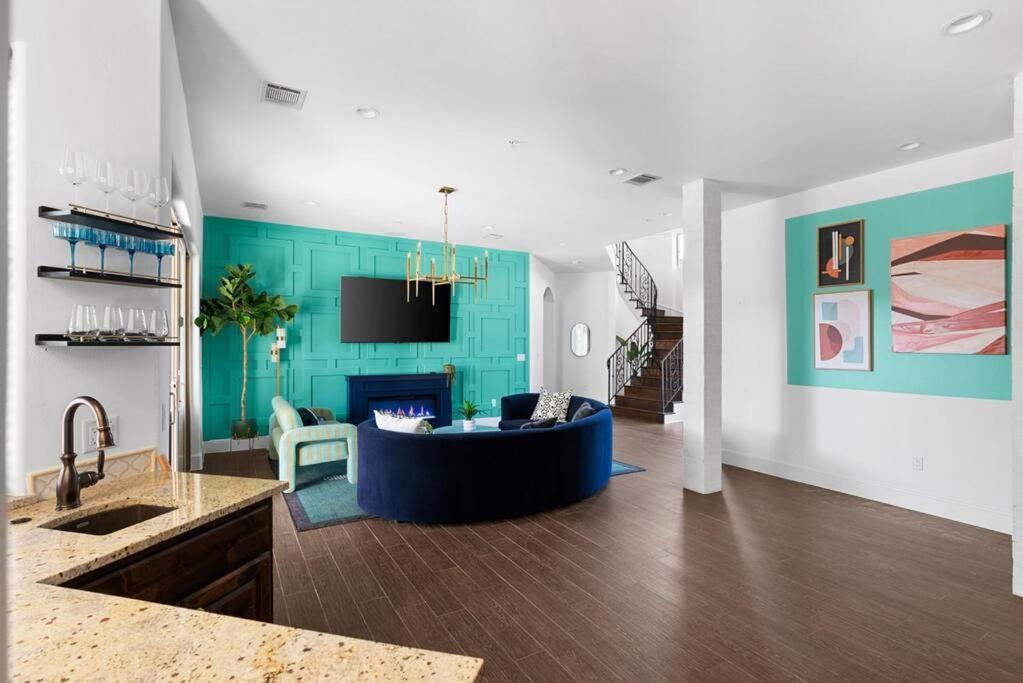 Holiday home Pet Friendly Retreat In With Pool-backyard *