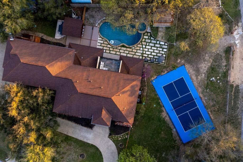 Pet Friendly Retreat In With Pool-backyard Holiday home Austin
