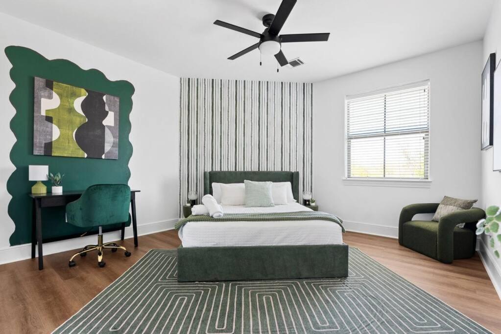 Holiday home Pet Friendly Retreat In With Pool-backyard