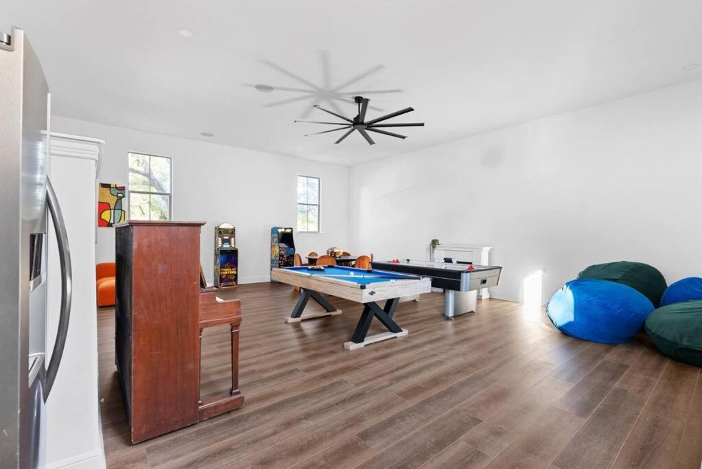 Pet Friendly Retreat In With Pool-backyard Holiday home Austin