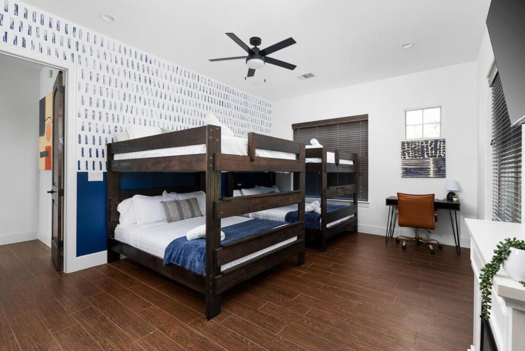 Pet Friendly Retreat In With Pool-backyard Holiday home *