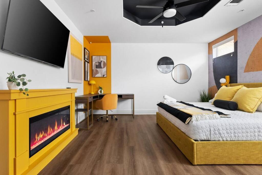 Pet Friendly Retreat In With Pool-backyard Austin