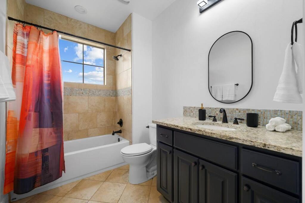 Pet Friendly Retreat In With Pool-backyard Holiday home