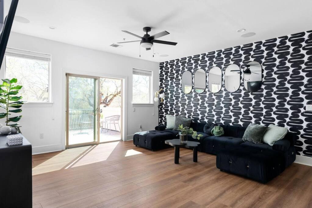 Pet Friendly Retreat In With Pool-backyard Holiday home Austin