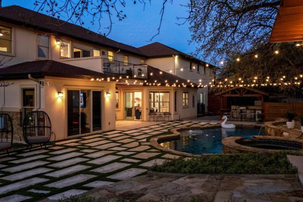 Pet Friendly Retreat In With Pool-backyard Holiday home Austin