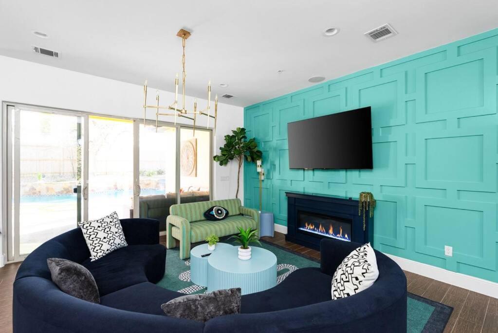 Pet Friendly Retreat In With Pool-backyard * Austin