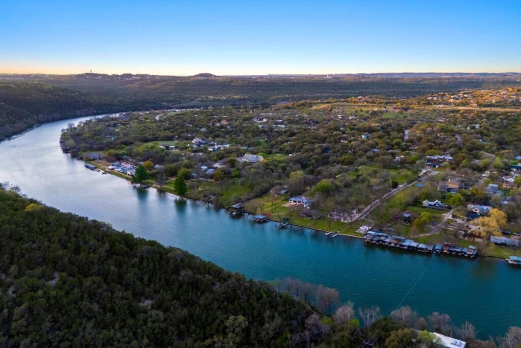 Pet Friendly Retreat In With Pool-backyard Holiday home Austin