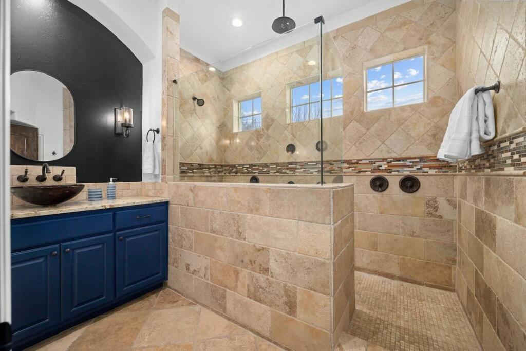 Pet Friendly Retreat In With Pool-backyard