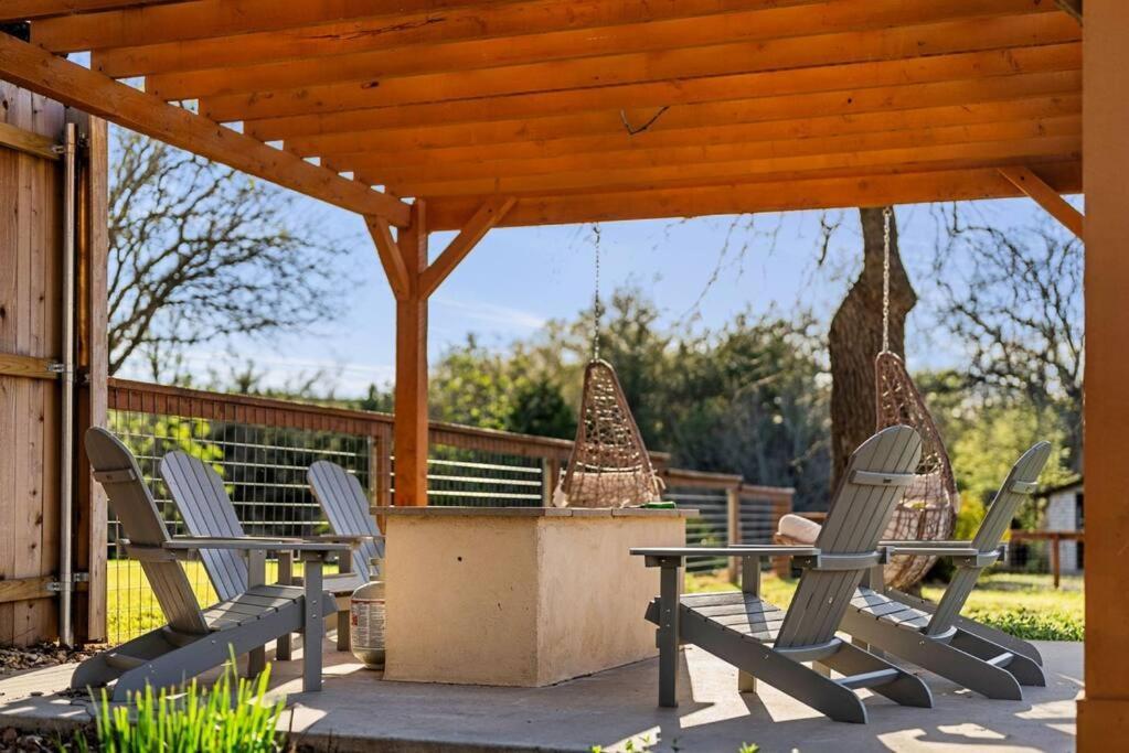 Holiday home Pet Friendly Retreat In With Pool-backyard