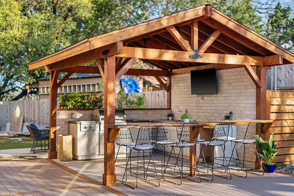 Pet Friendly Retreat In With Pool-backyard Holiday home *