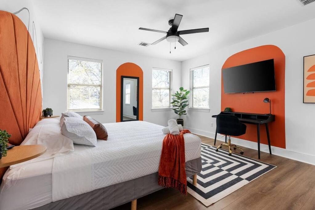 Holiday home Pet Friendly Retreat In With Pool-backyard *